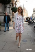 Taylor Swift leaves her Hotel in London