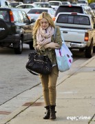 Dakota Fanning walks to School on a chilly Morning in L.A