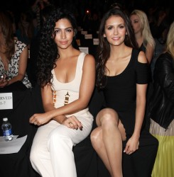Nina Dobrev ニーナ・ドブレフ