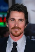 Кристиан Бэйл (Christian Bale) 2009-06-23 At Public Enemies Premiere in LA - 184xHQ 43f5cc207602743