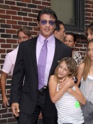 Сильвестр Сталлоне (Sylvester Stallone) Arrive the Letterman Show with wife and Daughters July 19, 2010 - 10xHQ E647f0207609468